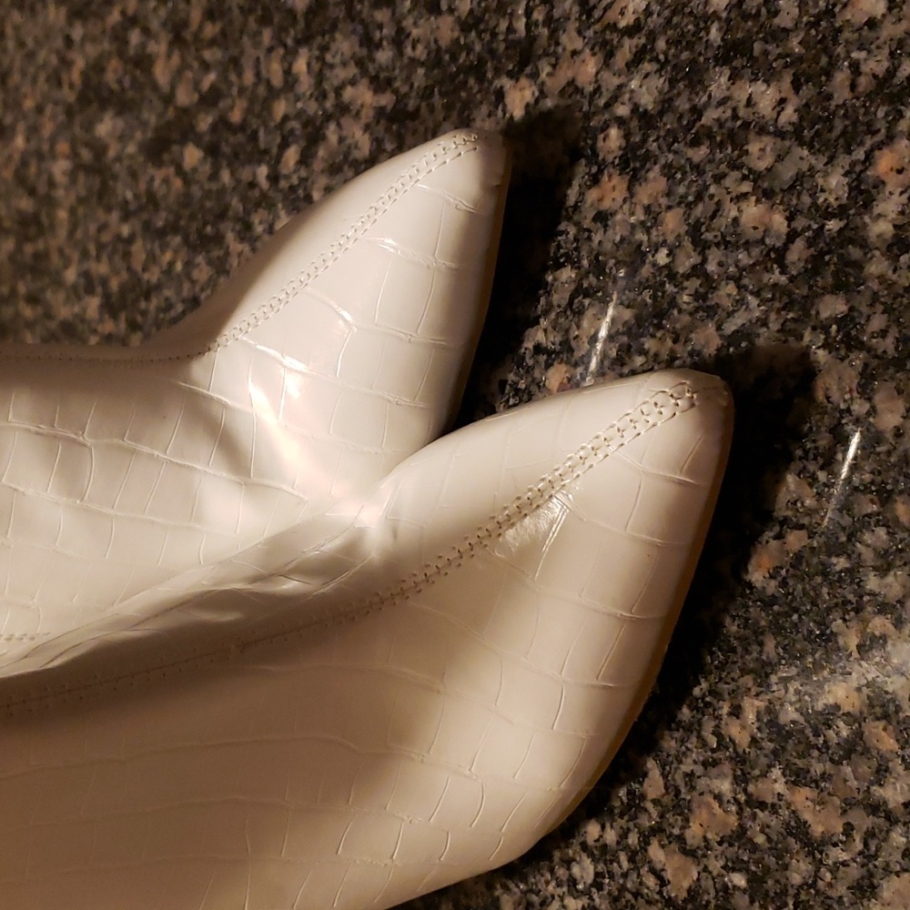 PrettyLittle Thing Boot - Picture 8 of 11